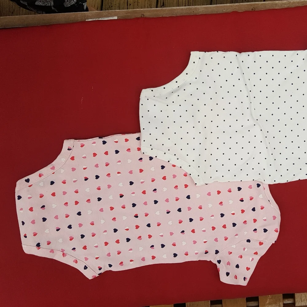2 carters onsies‎ NWOT